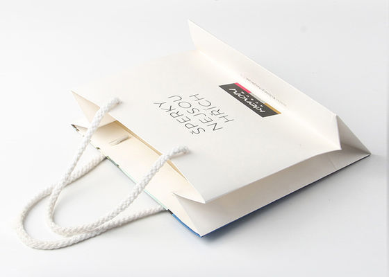 Os sacos de papel coloridos do papel de embalagem Com laminação lustrosa, branco personalizaram sacos de papel