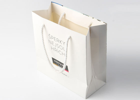 Os sacos de papel coloridos do papel de embalagem Com laminação lustrosa, branco personalizaram sacos de papel