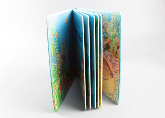 Os livros de crianças matte bonitos da capa dura que imprimem com o ponto UV e o envernizamento do óleo