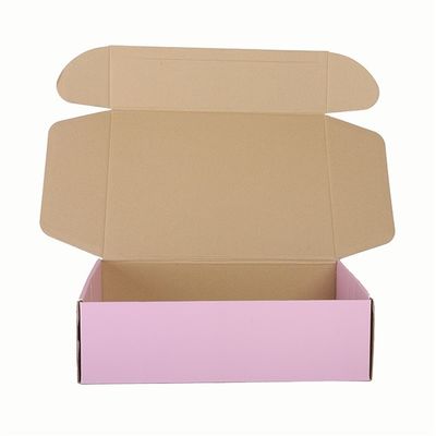 4C deslocou o cartão de empacotamento CMYK do rosa 157gsm das caixas do presente para a roupa